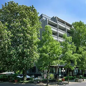 lindner-rhein-residence-im-rheinhof.dusseldorf-hotel.net/